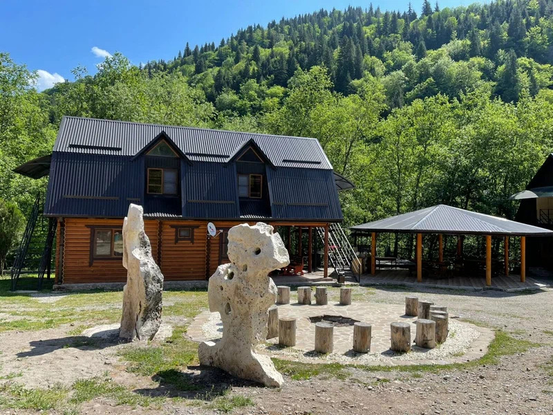 Администрация Курджиновского сельского поселения сообщает, что на территории Курджиновского сельского поселения имеются следующие объекты размещения, которые прошли категорирование:.